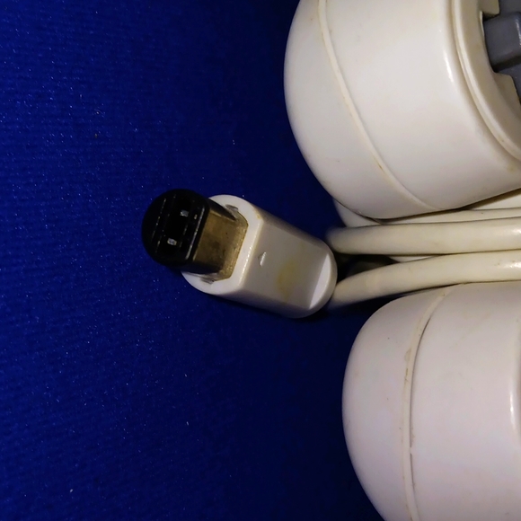 Game Stop Wii Nintendo GameCube Controller Good Condition - Picture 3 of 4